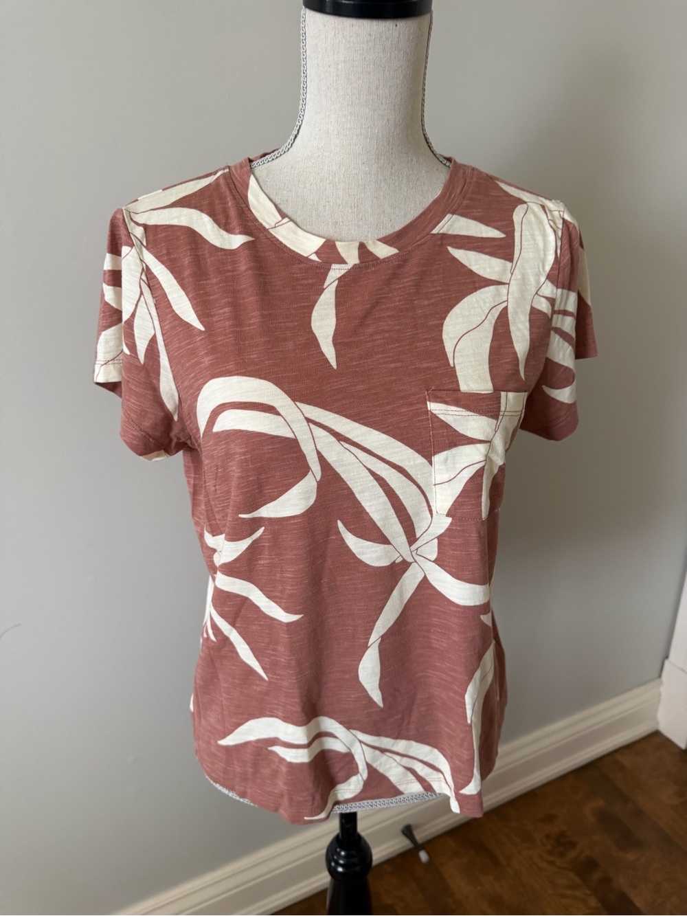 Sanctuary Rust Floral Pocket Tee with Cream Leaf Print
